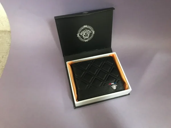 Premium Designer Wallet – Stylish & Functional Accessory for Everyday Use