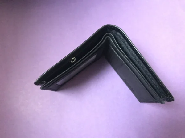 Premium Designer Wallet – Stylish & Functional Accessory for Everyday Use