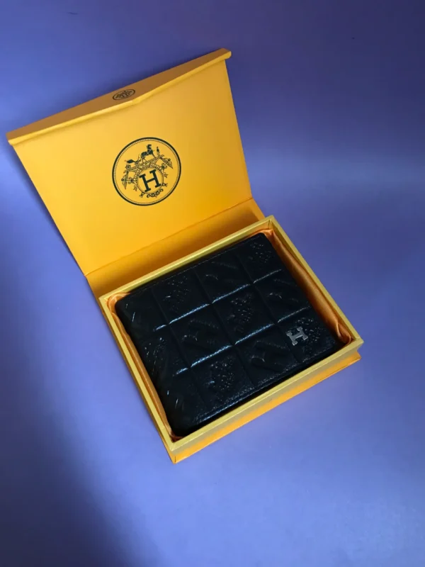 Premium Designer Wallet – Stylish & Functional Accessory for Everyday Use