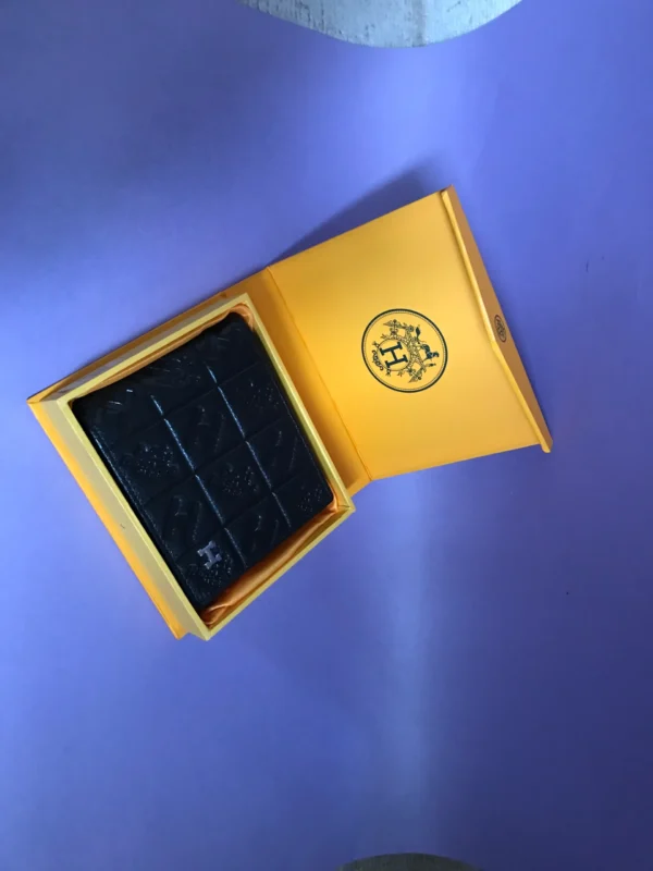Premium Designer Wallet – Stylish & Functional Accessory for Everyday Use