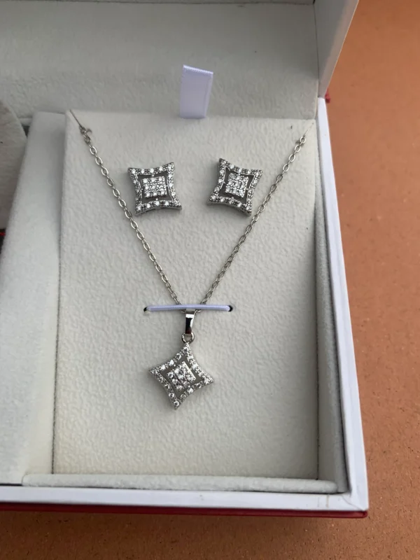 Premium Silver Crystal Watch & Star-Shaped Jewelry Gift Set for Women