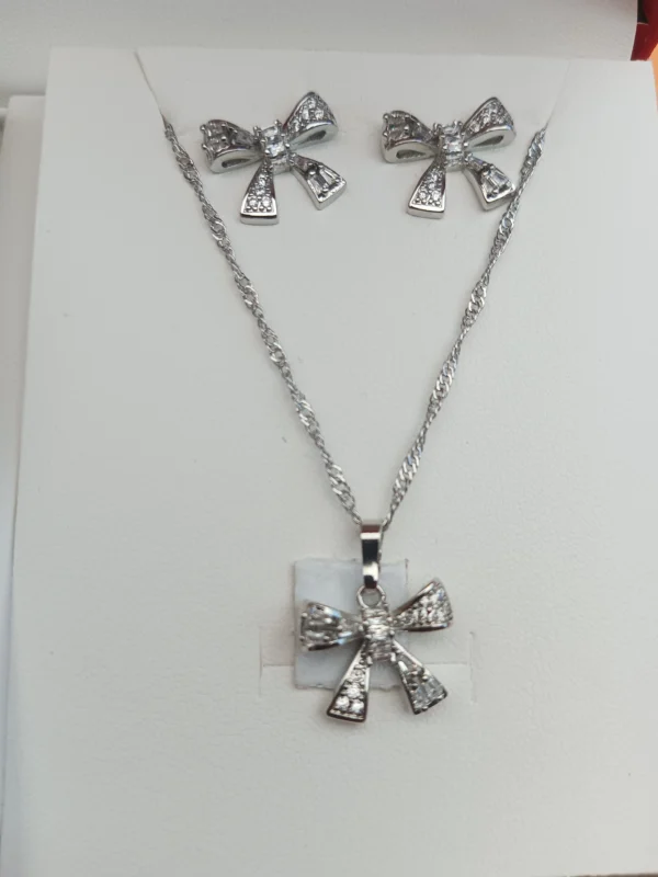 Elegant Bow-Themed Women’s Gift Set