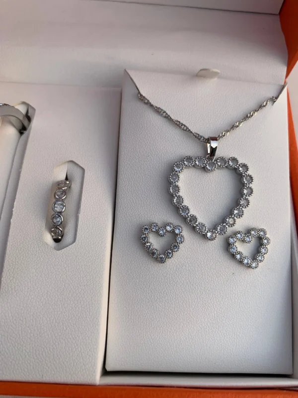 Classic Silver Elegance Gift Set – Timeless Watch & Jewelry Combo