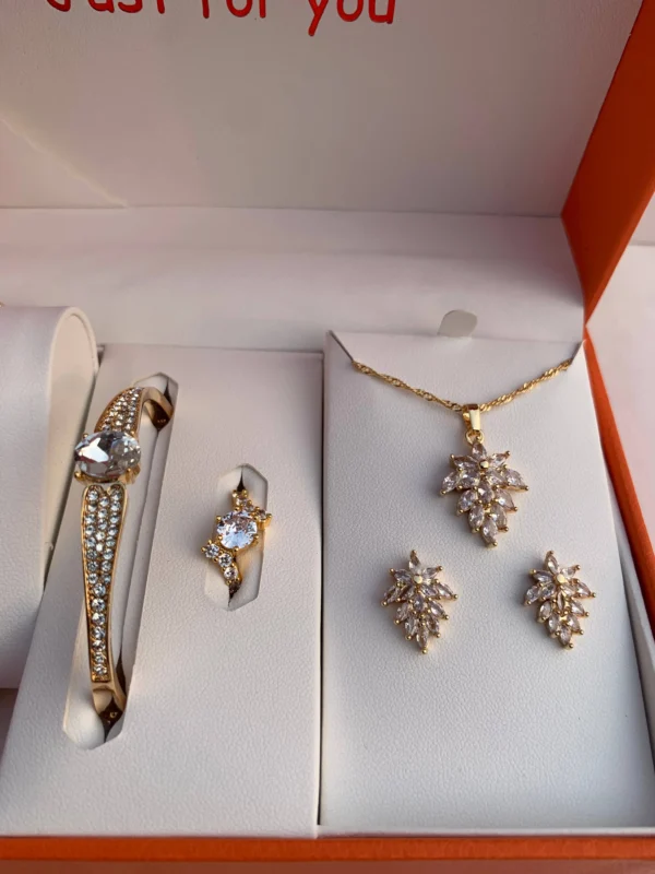 Elegant Gold-Tone Women's Watch & Jewelry Gift Set – 5-in-1 Box