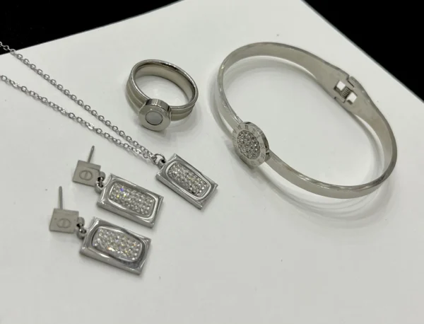 ✨ Sparkling Silver Jewelry Set